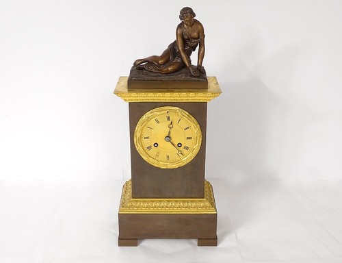 Pendule borne bronze - , femme
